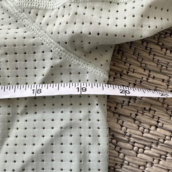 Lululemon Var-city Half Sleeve Active Wear Top Sea Mist Mesh Cool Touch Size 10 - Picture 6 of 7